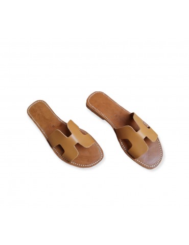 Sandalo a piedi nudi...